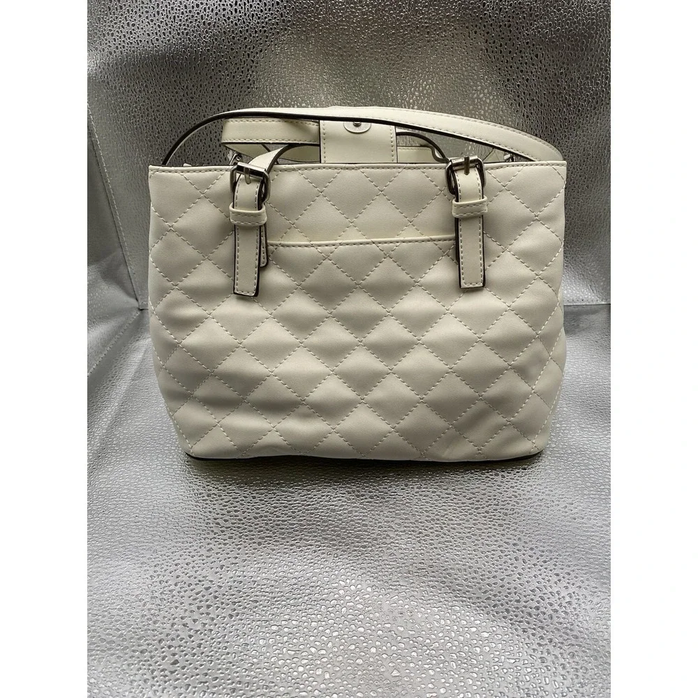 Liz Claiborne‎ Ivory Quilted Flower Accent Satchel Bag Magnetic Zip Closure